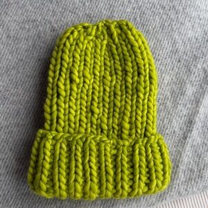 Chunky cozy knit hat - Spring Pea Green